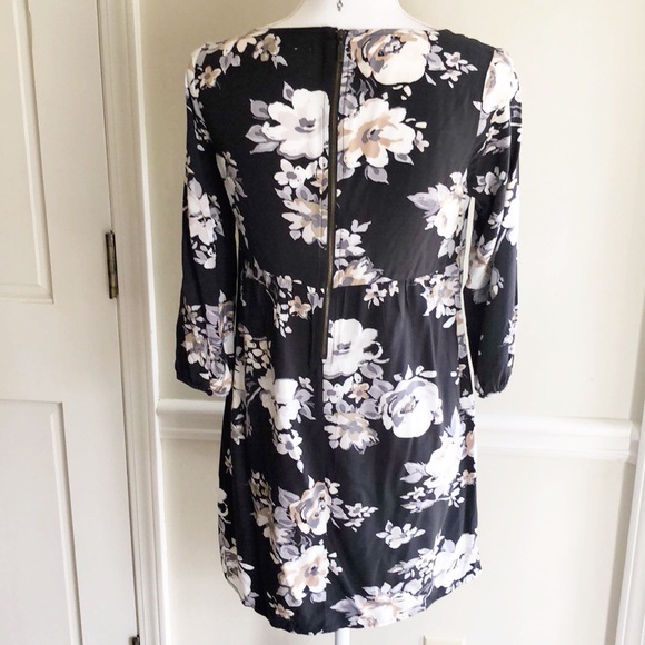 Old Navy Floral Mini Dress 🌸 - Picture 3 of 6